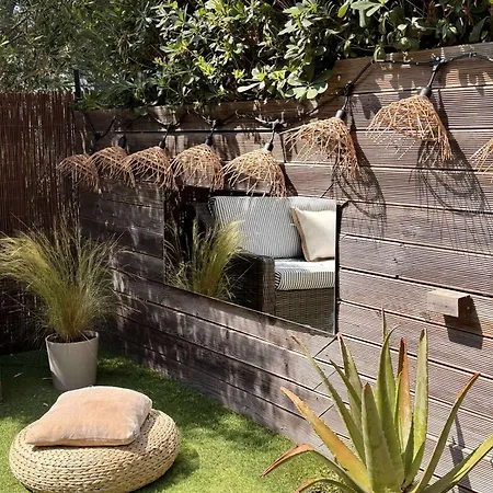 Holidays Font Mourrier *